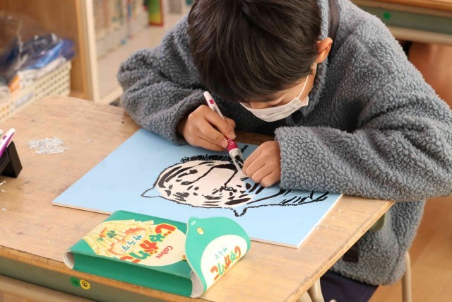安城市立志貴小学校 | 学校日記 | 動物の版画を作ろう～4年生
