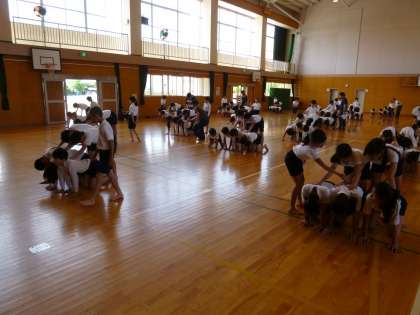 安城市立錦町小学校 | 学校日記 | 5月14日 組み立て体操練習 安城市立錦町小学校 | 学校日記 | 5月14日 組み立て体操練習