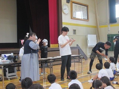 ３人の先生方が試食してくださいました。