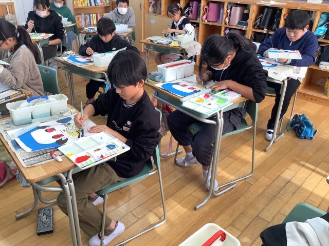 061202_６－５　さくらい学習　福助の色塗り (8).JPG