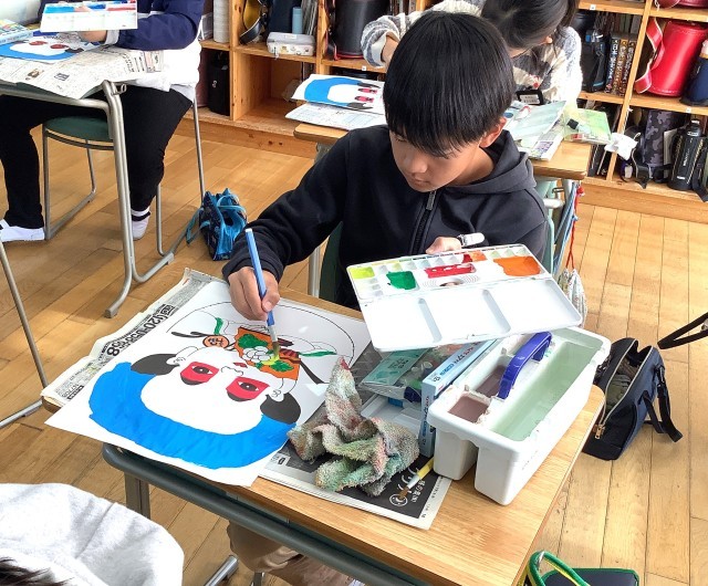 061202_６－５　さくらい学習　福助の色塗り (7).JPG