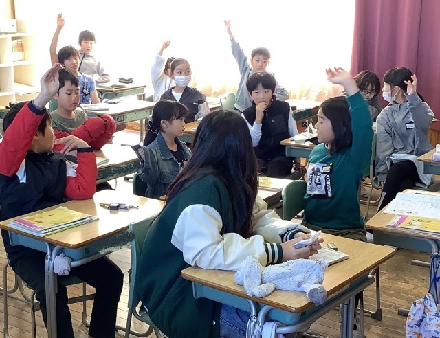 061209_４－２　学級活動　レク決め (12).JPG