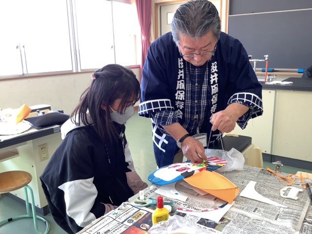 061211_６－５　さくらい学習　桜井凧作り (53).JPG