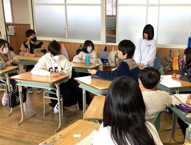 070107_５－２　学活　冬休みの思い出 (2).JPG