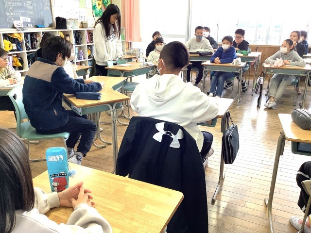 070107_５－２　学活　冬休みの思い出 (6).JPG