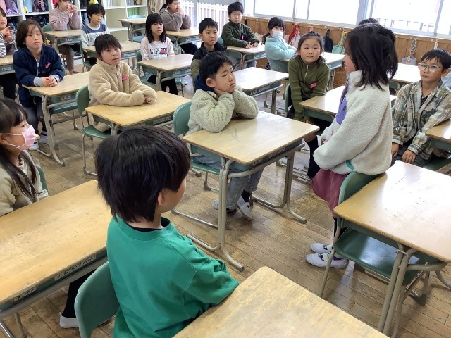 070107_２－４　学活　冬休みの思い出 (4).JPG