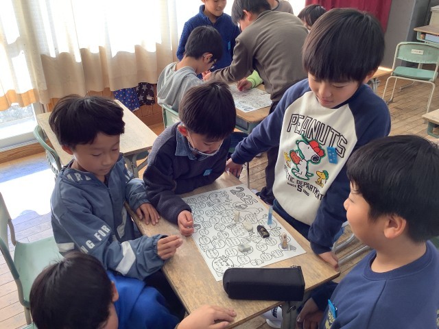 070107_３－５　学活　レクすごろく (4).JPG