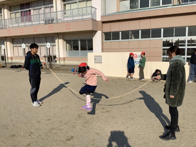 070109_さくら組　体育科　なわとび (8).JPG