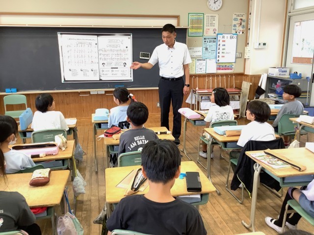 061009_３－３　さくらい学習　フォークダンス (12).JPG