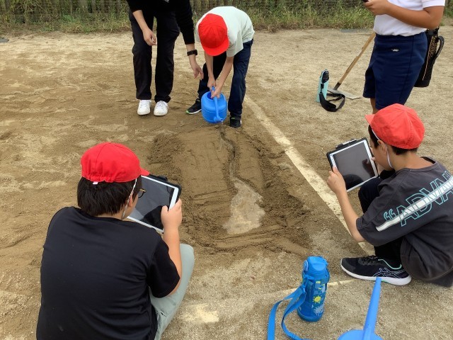 061018_さくら組　流れる水のはたらき (12).JPG