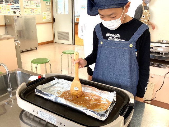 061030_さくら組　大豆のお菓子作り (7).JPG