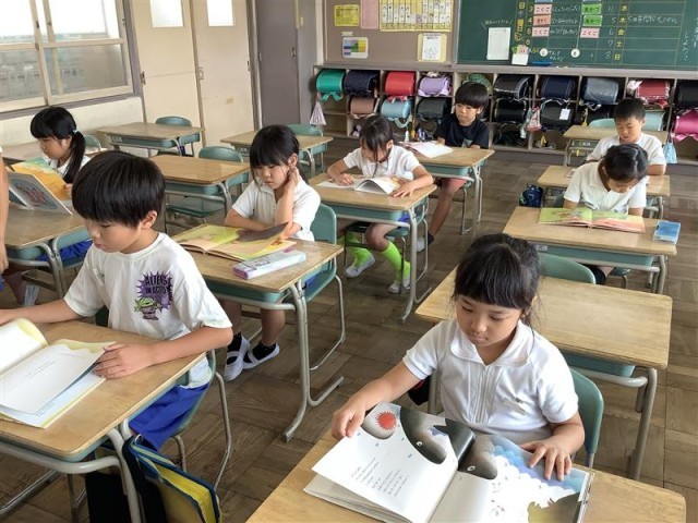 ２組学校司書授業.jpg