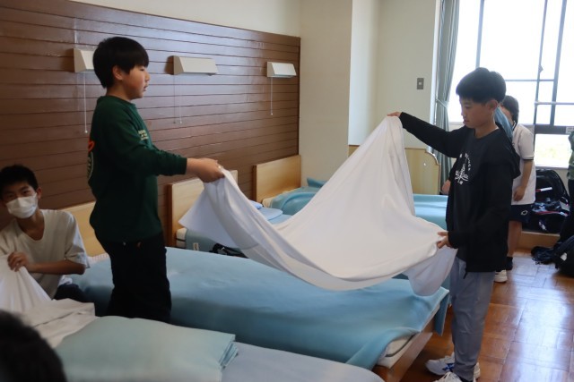 ベットメイキングに苦戦中